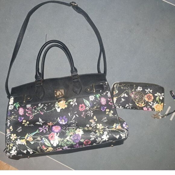 Beautiful Oversize Purse-Bag-Tote-Overnight Bag with wallet - Picture 1 of 8